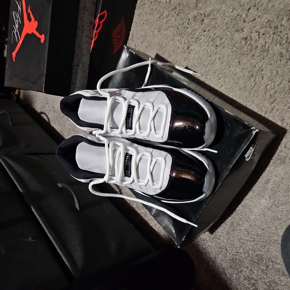 Sneakers - Picture 2 of 3